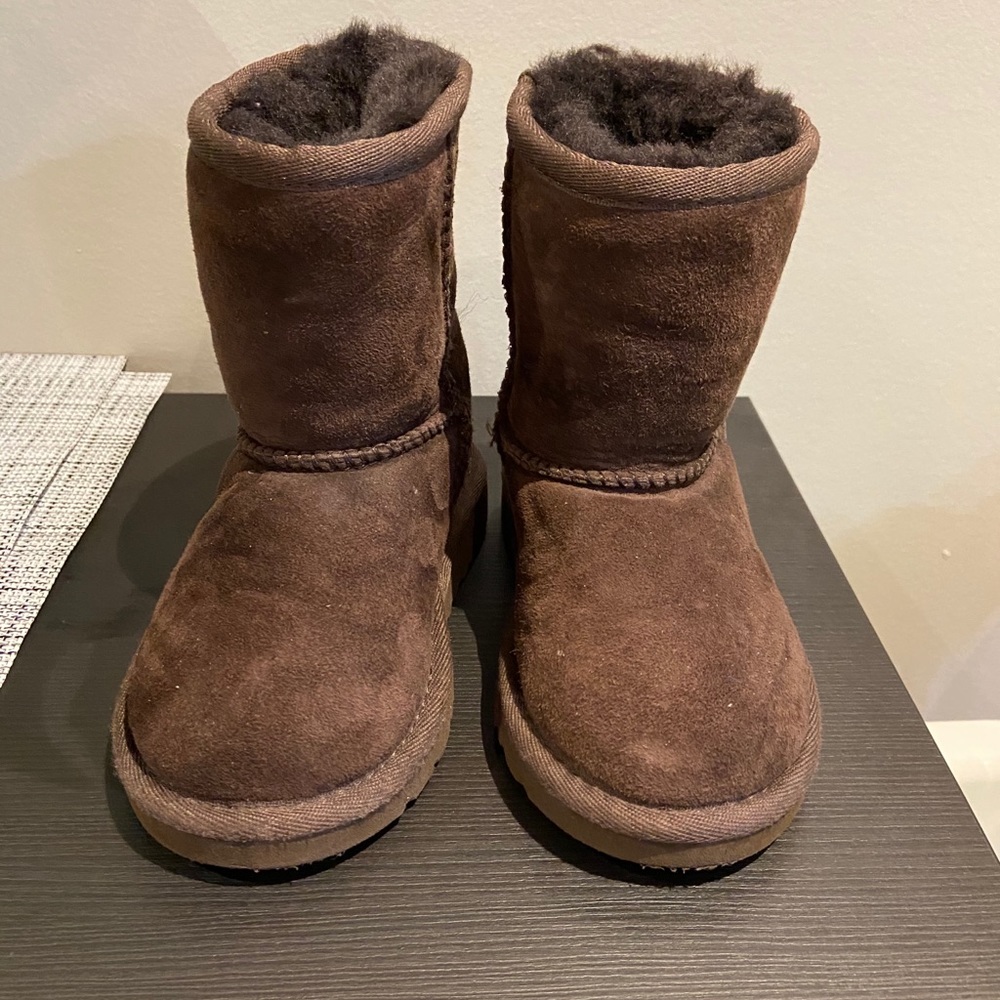 Uggs size 8 brown boots